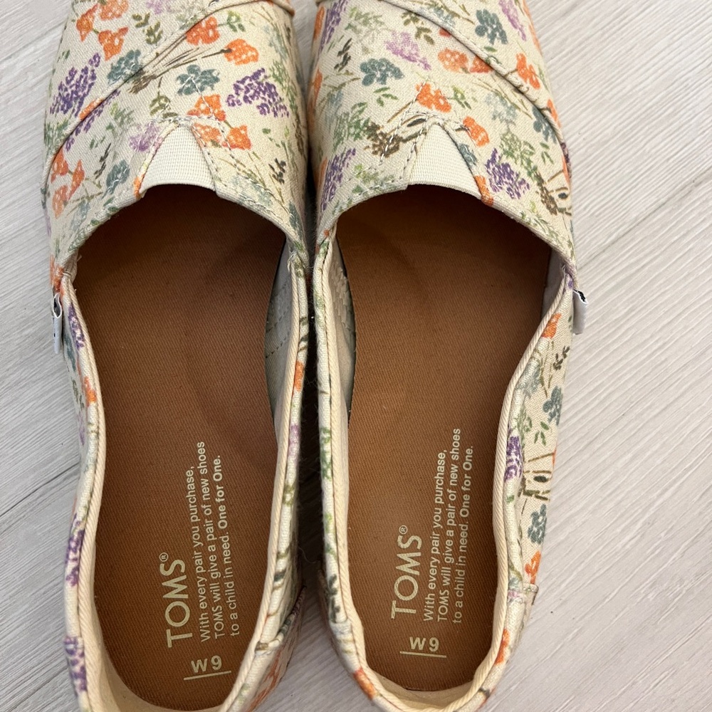 TOMS Cream and Orange Floral Flats
